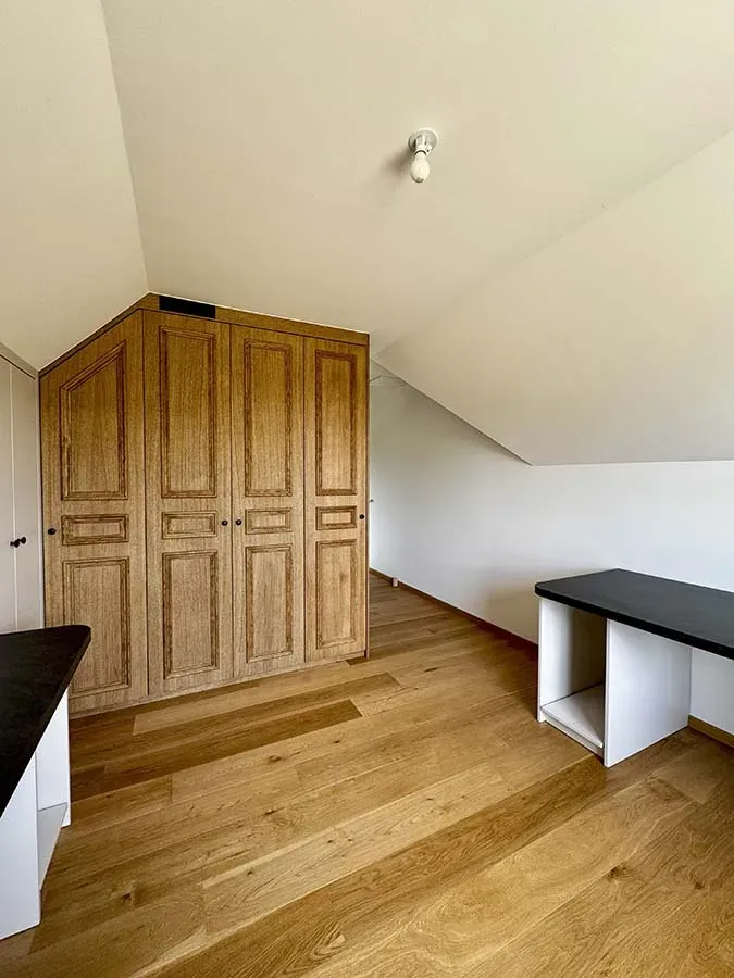 Placards en bois sous toit