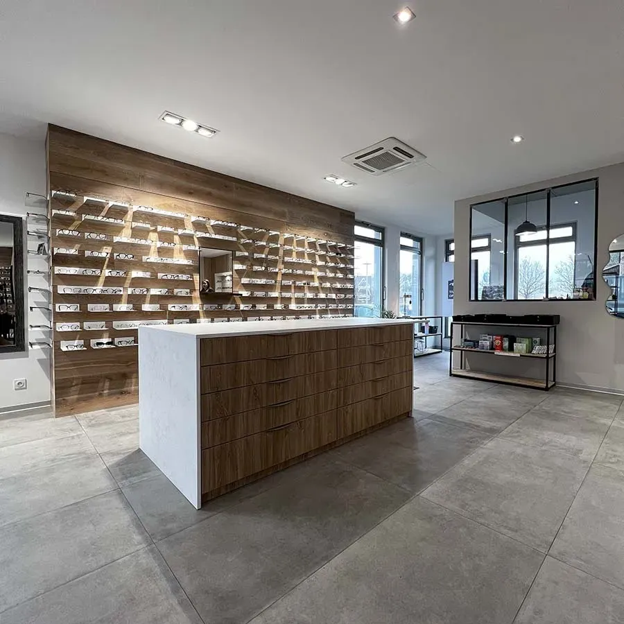 Espace de vente d'un magasin de lunette