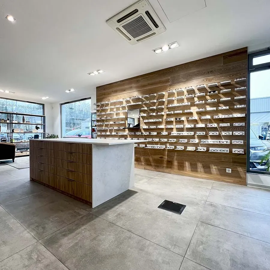 Salle de vente d'un magasin de lunette
